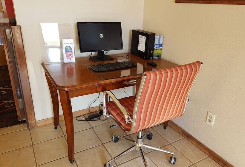 ホテル Le Mars Inn And Suites