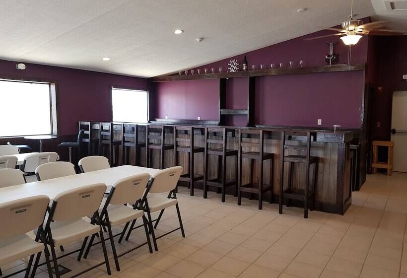 בית מלון כפרי Le Mars Inn And Suites