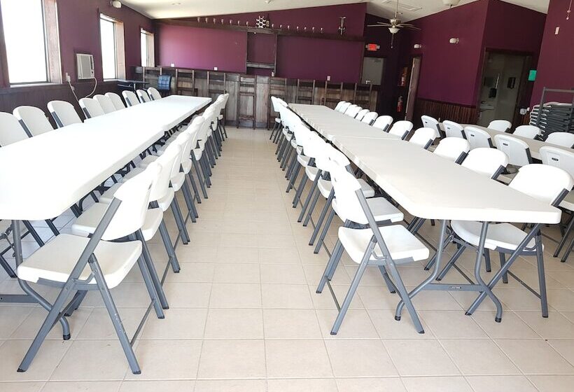 בית מלון כפרי Le Mars Inn And Suites