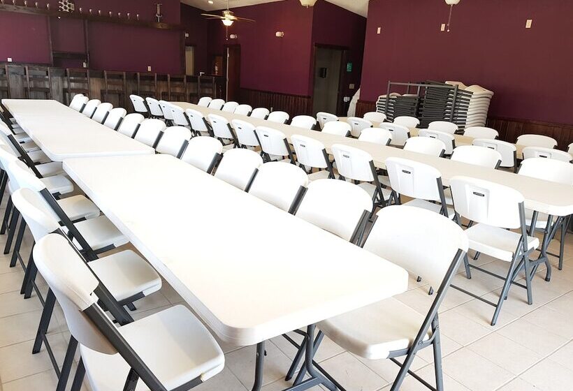 ホテル Le Mars Inn And Suites