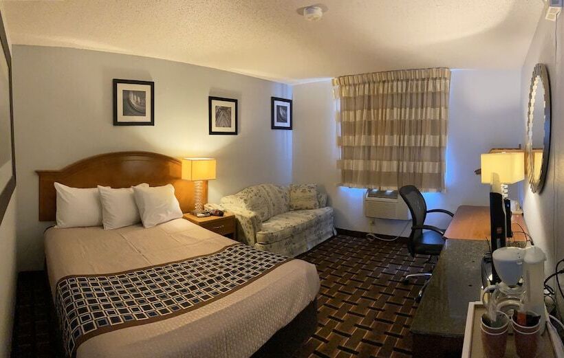 בית מלון כפרי Le Mars Inn And Suites