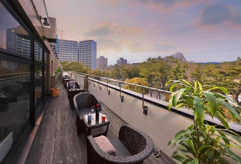 בית מלון כפרי Minamisenri Crystal