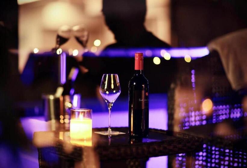 בית מלון כפרי Minamisenri Crystal