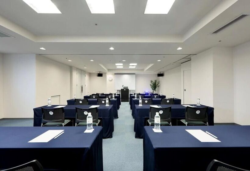 בית מלון כפרי Minamisenri Crystal