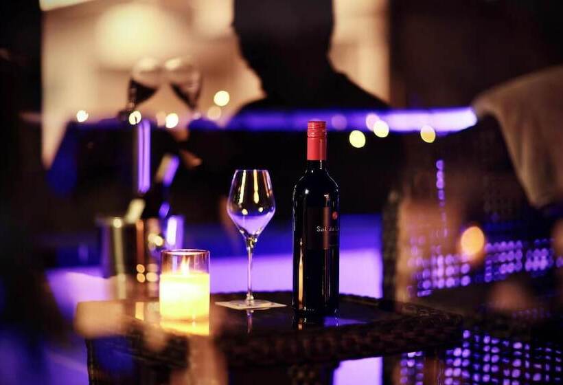 בית מלון כפרי Minamisenri Crystal