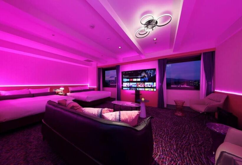 בית מלון כפרי Minamisenri Crystal