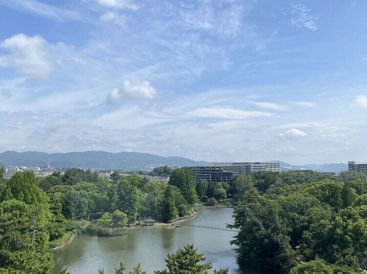 בית מלון כפרי Minamisenri Crystal