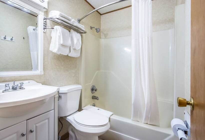 בית מלון כפרי Northway Inn Queensbury   Lake George