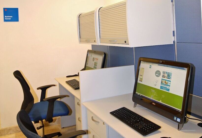 בית מלון כפרי One Ciudad Del Carmen Concordia