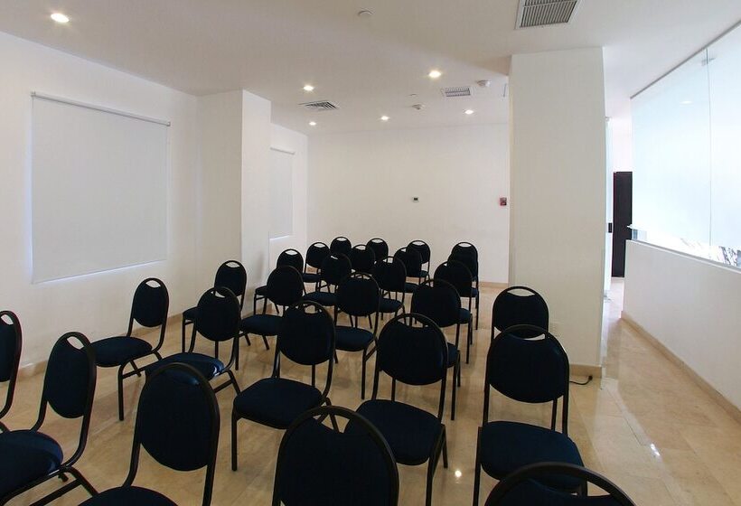 בית מלון כפרי One Culiacan Forum