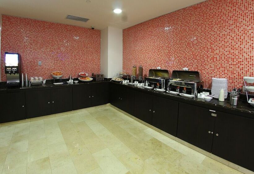 Отель One Culiacan Forum