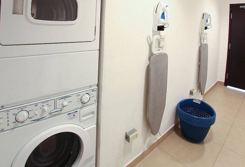 Отель One Culiacan Forum