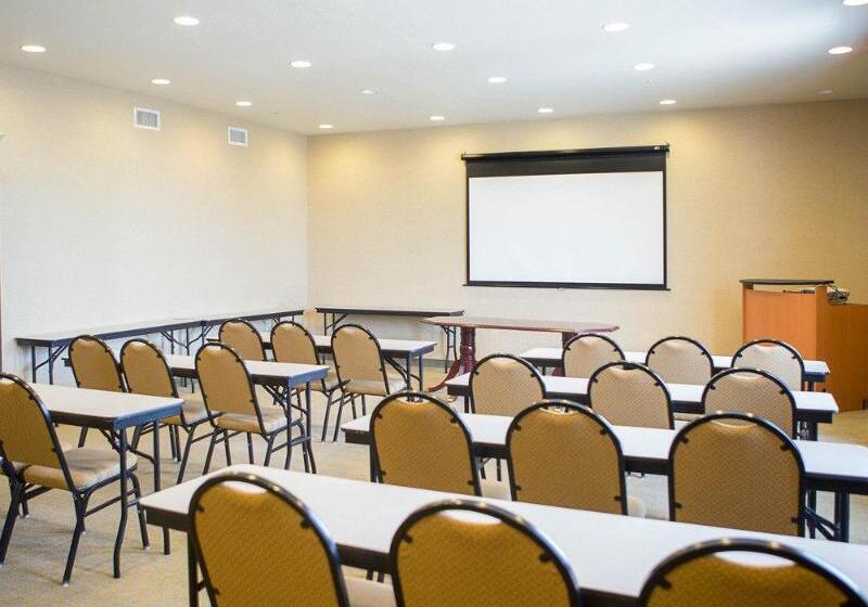 בית מלון כפרי Sonesta Essential La Porte