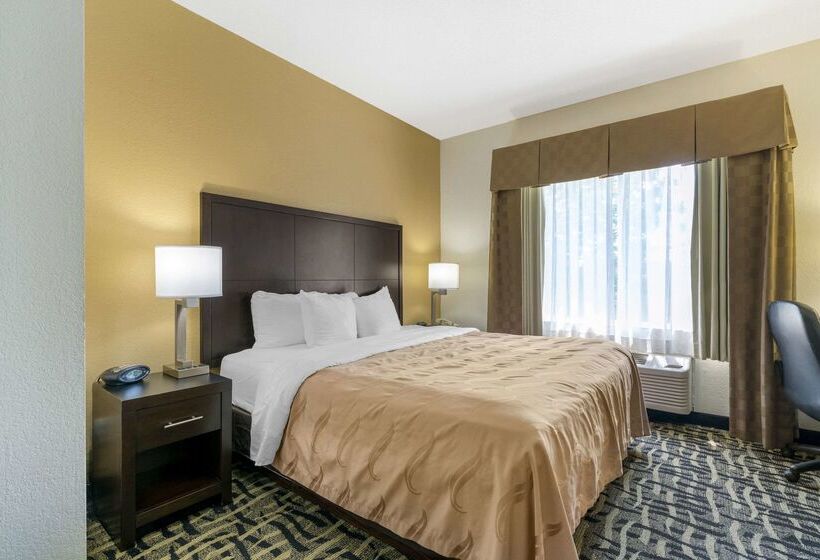 Отель Quality Suites La Grange