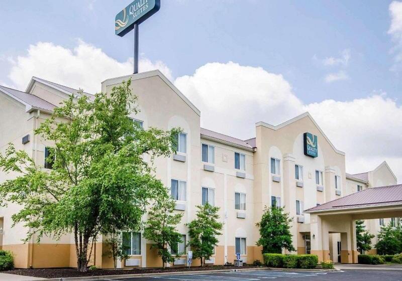 Отель Quality Suites La Grange