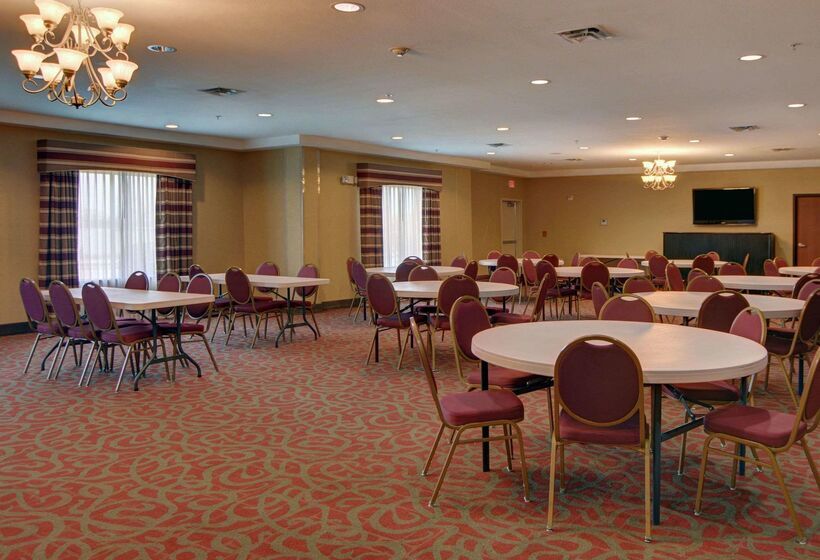 Отель Quality Suites Near Cedar Creek Lake