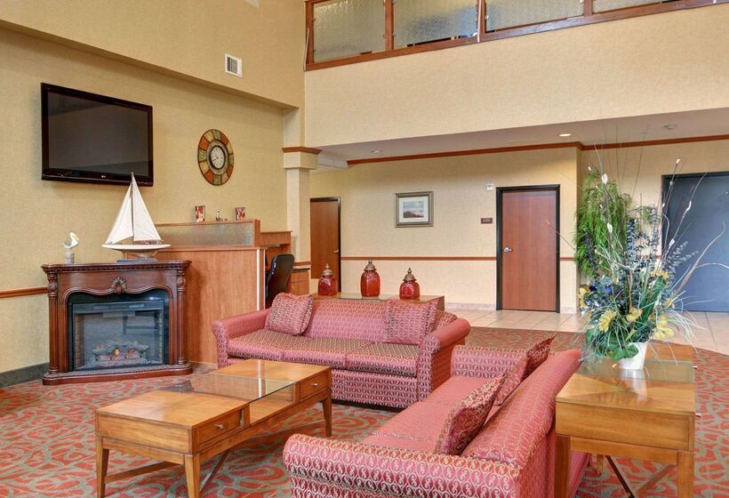 ホテル Quality Suites Near Cedar Creek Lake