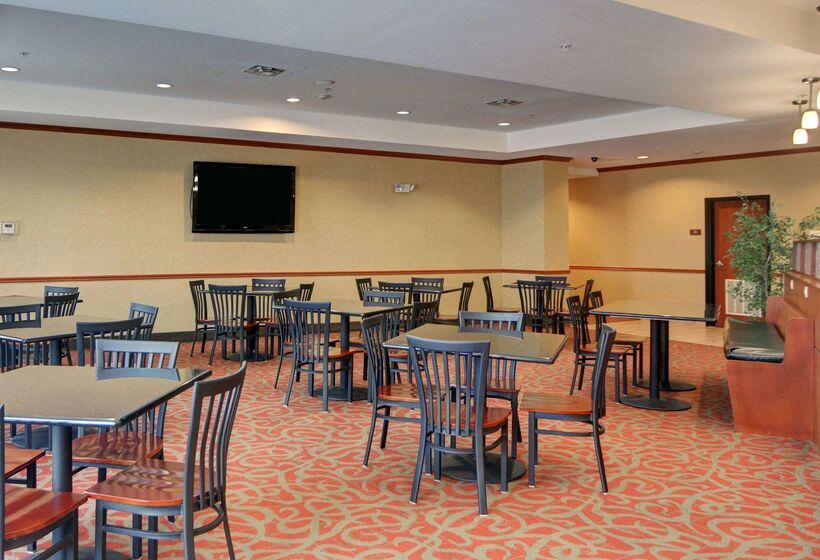 Отель Quality Suites Near Cedar Creek Lake