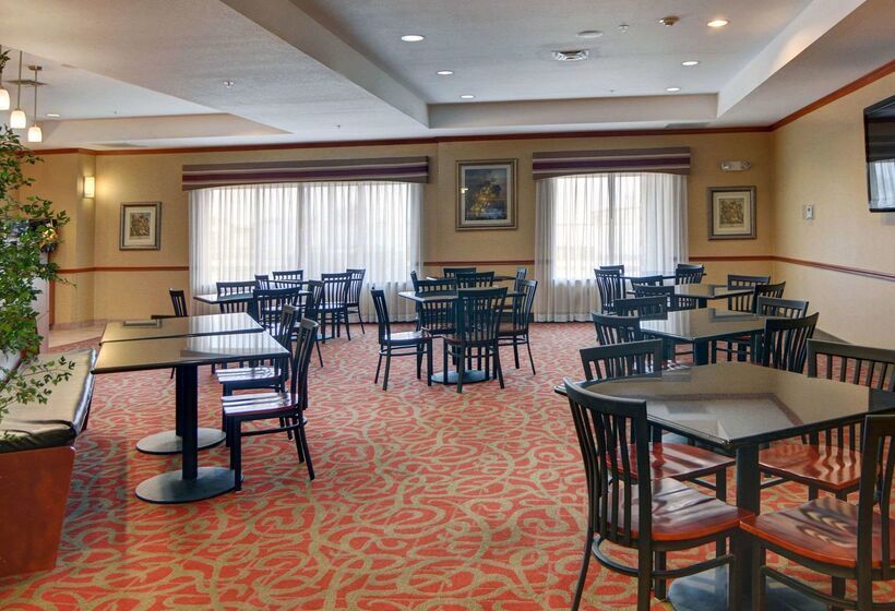 Отель Quality Suites Near Cedar Creek Lake