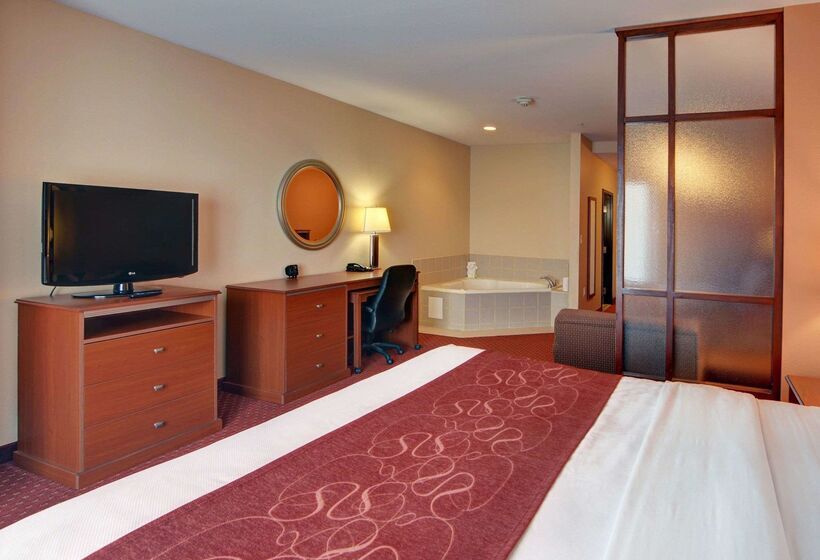 Отель Quality Suites Near Cedar Creek Lake