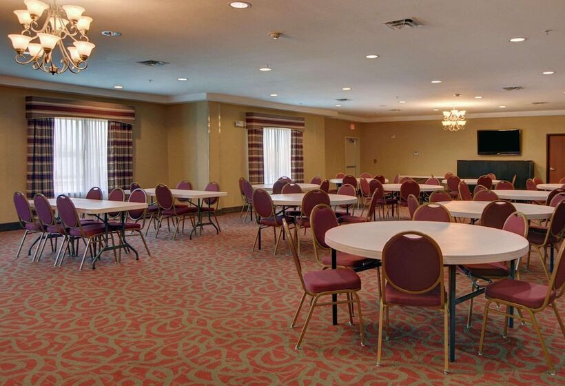 Отель Quality Suites Near Cedar Creek Lake