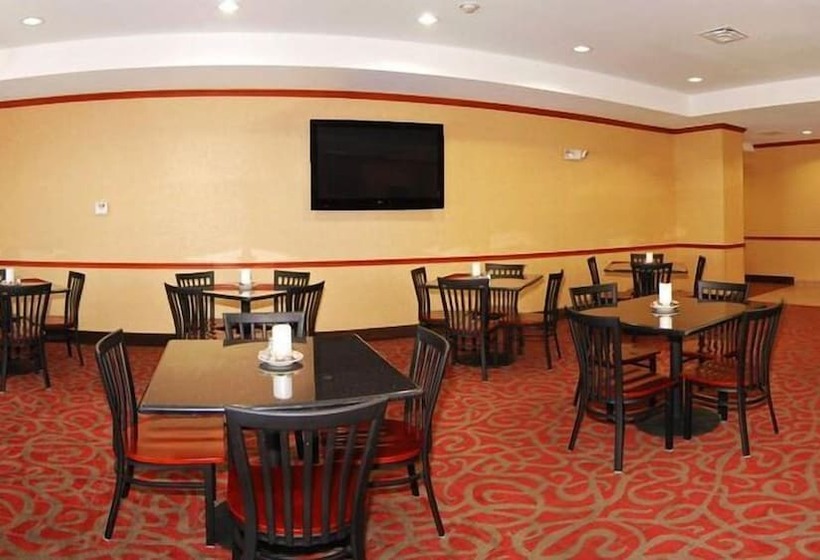 酒店 Quality Suites Near Cedar Creek Lake