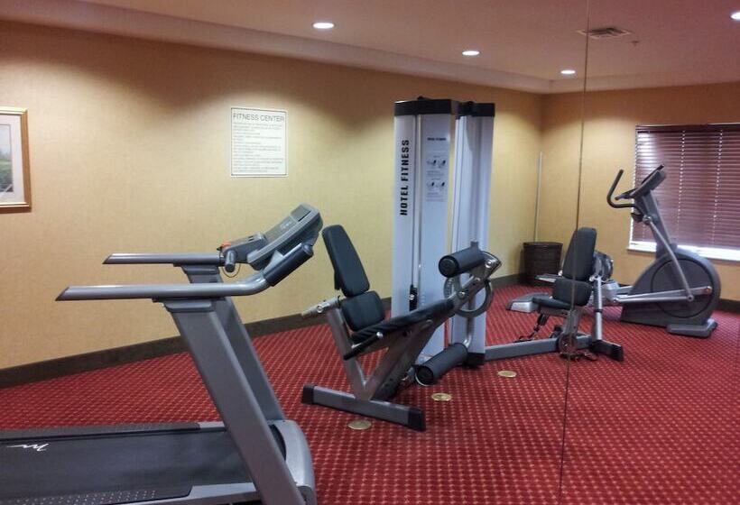 酒店 Quality Suites Near Cedar Creek Lake