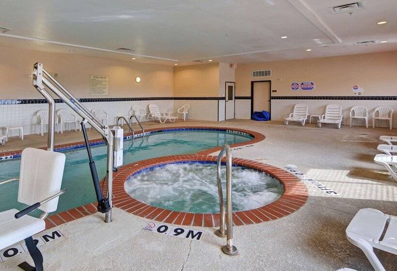 Отель Quality Suites Near Cedar Creek Lake