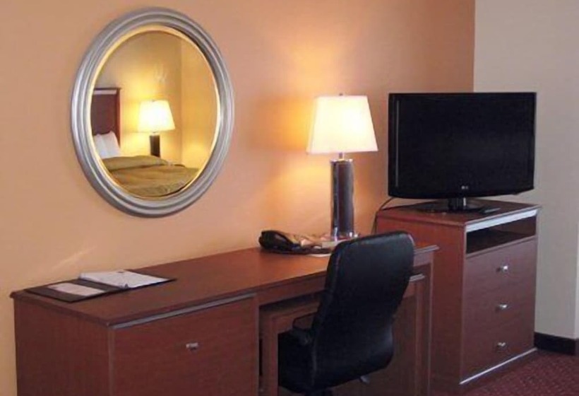 酒店 Quality Suites Near Cedar Creek Lake