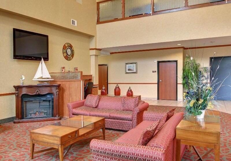 Отель Quality Suites Near Cedar Creek Lake