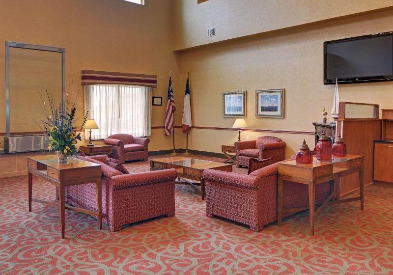 Отель Quality Suites Near Cedar Creek Lake