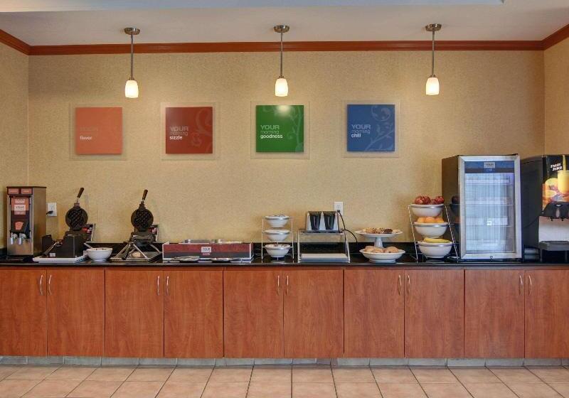 Отель Quality Suites Near Cedar Creek Lake