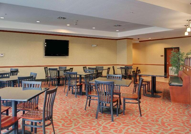 Отель Quality Suites Near Cedar Creek Lake