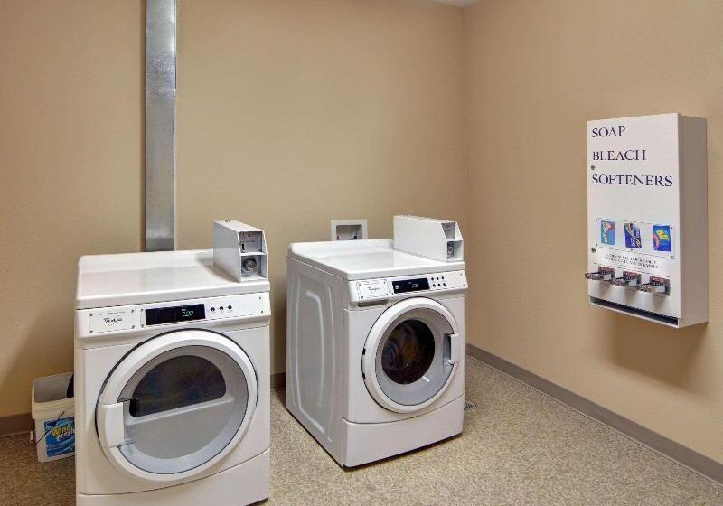 Отель Quality Suites Near Cedar Creek Lake