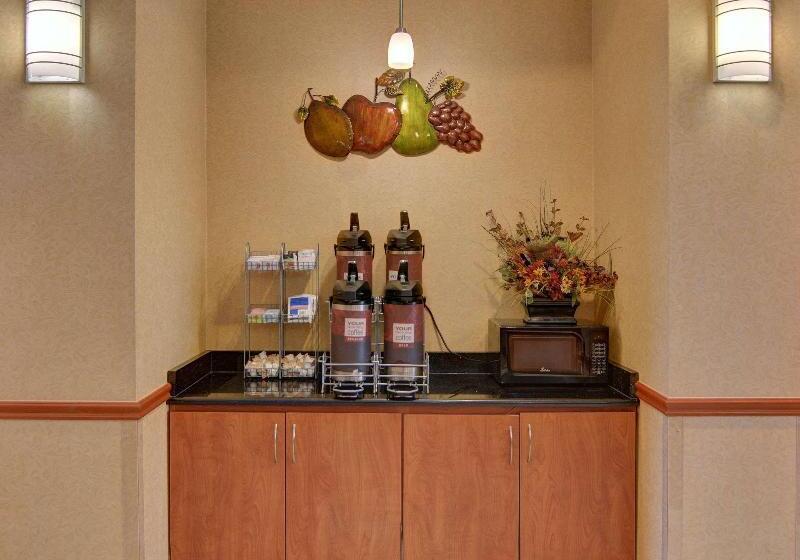 Отель Quality Suites Near Cedar Creek Lake