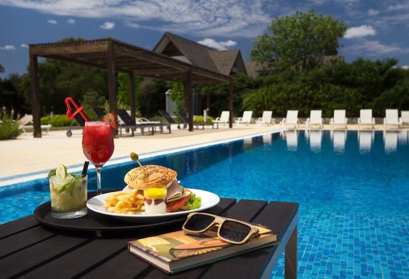 Real Colonia Hotel & Suites