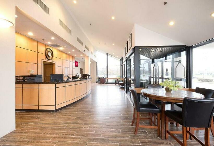 בית מלון כפרי Red Roof Inn & Suites Mt Holly  Mcguire Afb