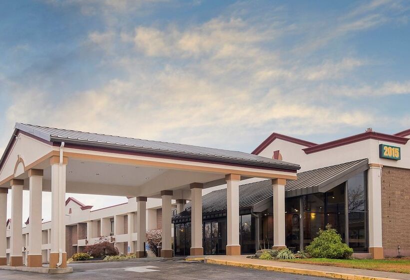 בית מלון כפרי Red Roof Inn & Suites Mt Holly  Mcguire Afb
