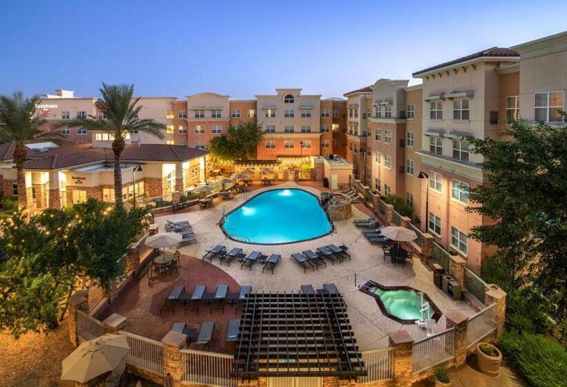 בית מלון כפרי Residence Inn Phoenix Glendale Sports & Entertainment District