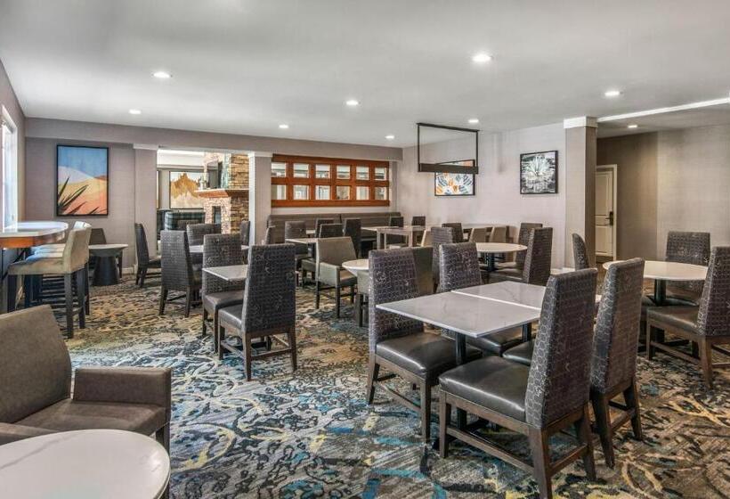 בית מלון כפרי Residence Inn Phoenix Glendale Sports & Entertainment District