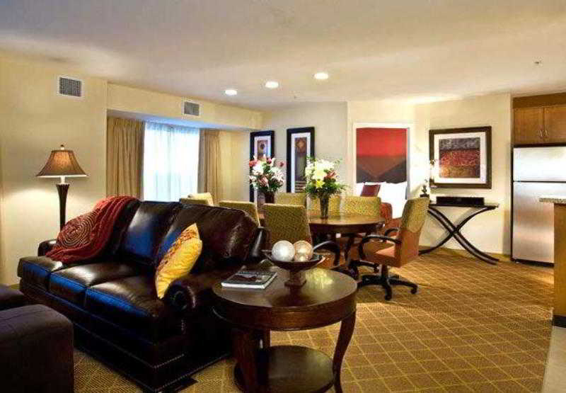 בית מלון כפרי Residence Inn Phoenix Glendale Sports & Entertainment District