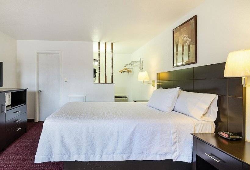 فندق Rodeway Inn