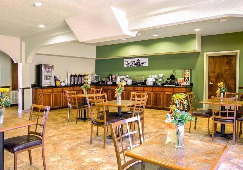 Отель Sleep Inn & Suites Near Palmetto State Park