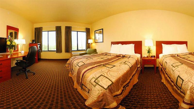 Отель Sleep Inn & Suites Near Palmetto State Park