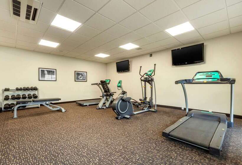 酒店 Sleep Inn & Suites Grand Forks Near Alerus Center