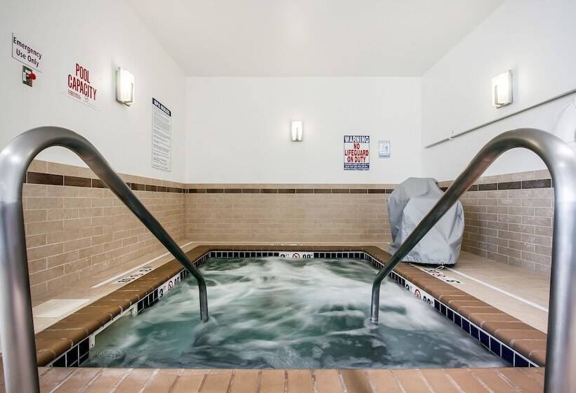 酒店 Sleep Inn & Suites Grand Forks Near Alerus Center