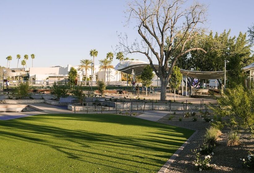 ホテル The Monarch