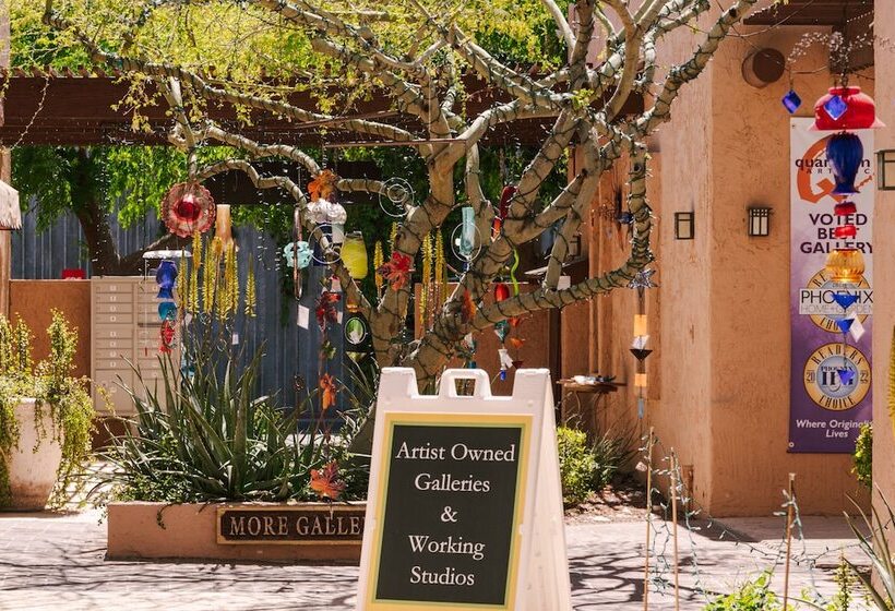 ホテル The Monarch