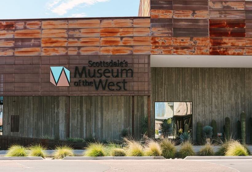 ホテル The Monarch