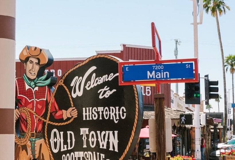 ホテル The Monarch